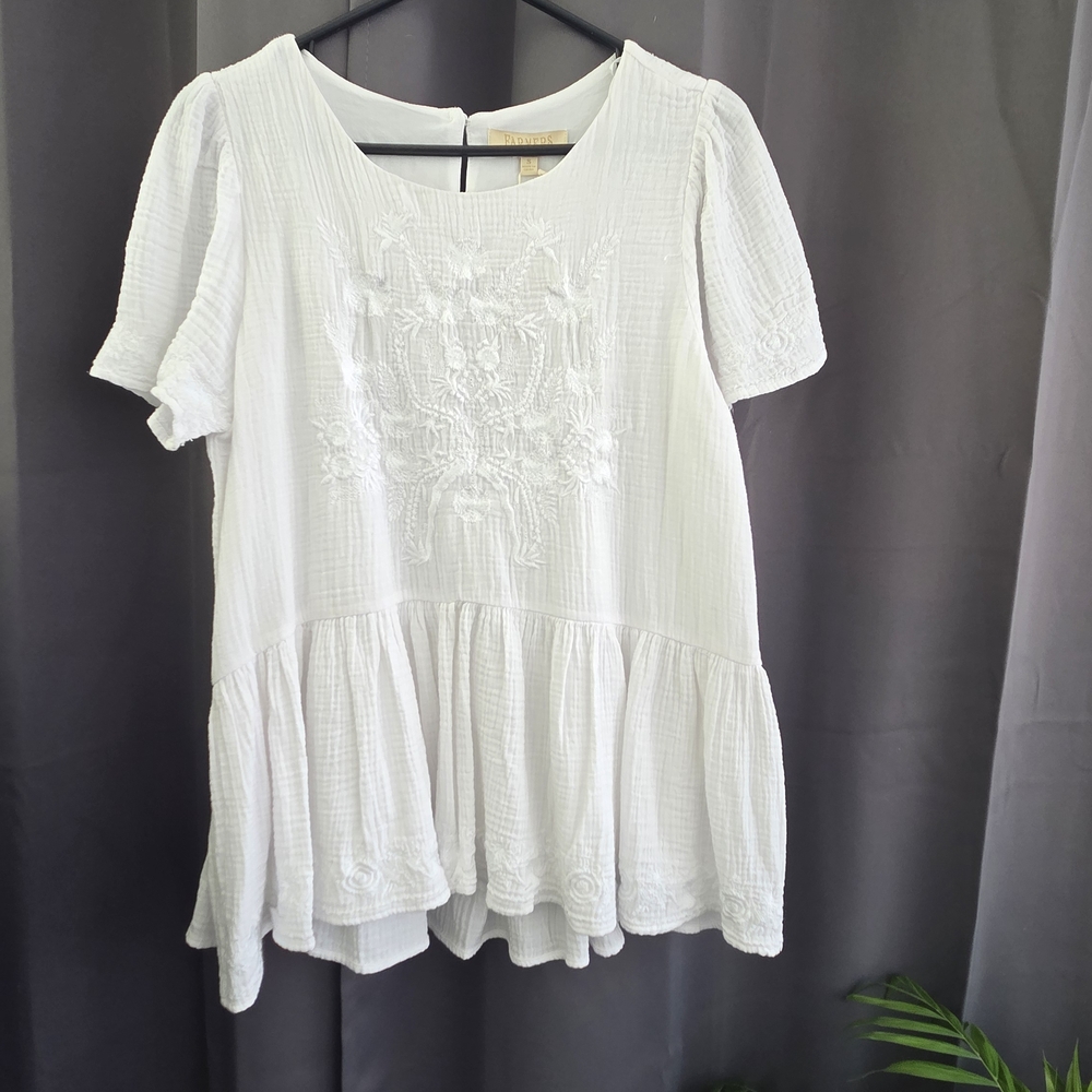 Chic White Embroidered Blouse for Women